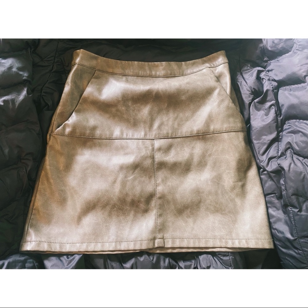 Womens faux leather mini skirt